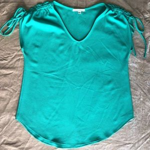 🌺3 for $30🌺Gorgeous Green Envelope Blouse!